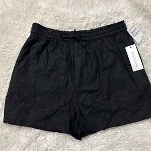 New Women’s black linen shorts